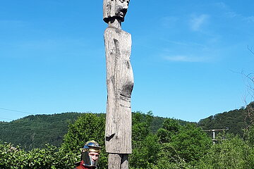 Holzskulptur Römer am Limes