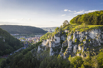 Blick auf Kipfenberg oberhalb des Brandplatzes Abendstimmung