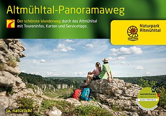 Der schönste Wanderweg durch das Altmühltal mit Tourentipps, Karten und Servicetipps. Die Broschüre zeigt ein Pärchen, das auf einem Felsen sitzt und die 12 Apostel bei Solnhofen betrachtet.