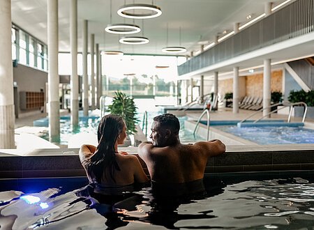 Schwimmer im Relaxbecken