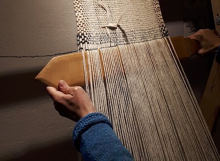 Weben am Gewichtswebstuhl