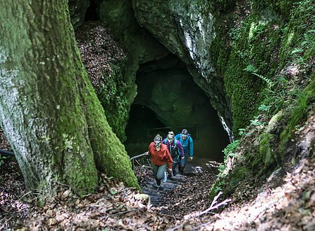 Höhlenausgang Arndthöhle bei Attenzell Kipfenberg Arndthöhle