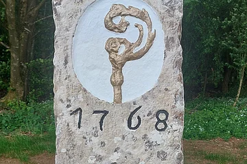 Grenzstein mit Bischofsstab