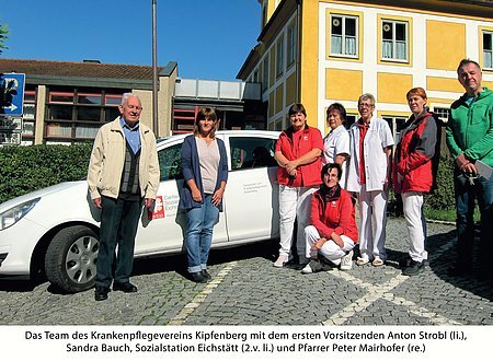 Gruppenfoto Krankenpflegeverein vor Caritas