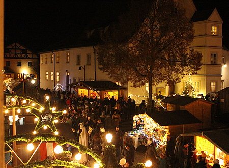 kipfenberger-weihnachtsmarkt-2019-idylle-am-marktplatz.jpg
