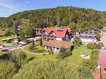 Zur-Linde_Schambachtal_Gesamtansicht zur-linde_schambachtal_vogelperspektive.jpg