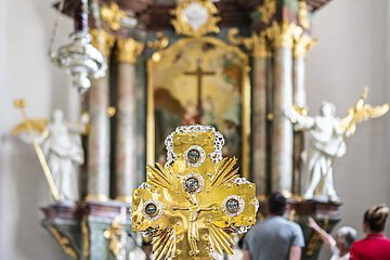 Rokoko-Hochaltar der Wallfahrtskirche Heilig-Kreuz in Schambach