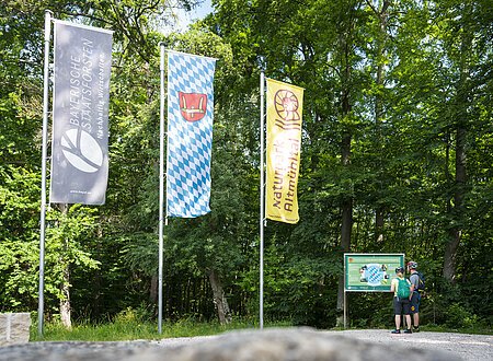 Geografischer Mittelpunkt Bayerns am Limesrad- und Wanderweg