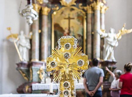 Rokoko-Hochaltar der Wallfahrtskirche Heilig-Kreuz in Schambach