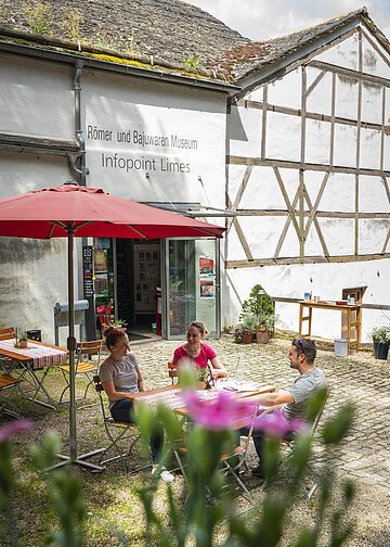 Biergarten des Römer und Bajuwaren Museums Kipfenberg Römer- und Bajuwarenmuseum
