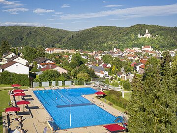 Blick aufs Freibad "Am Limes" Kipfenberg